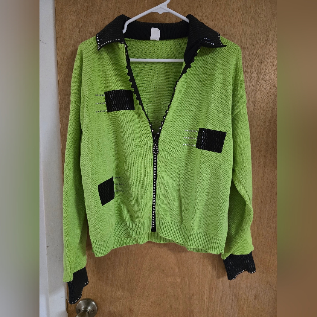 Vintage 1980s Green Sweater With Black Sequence